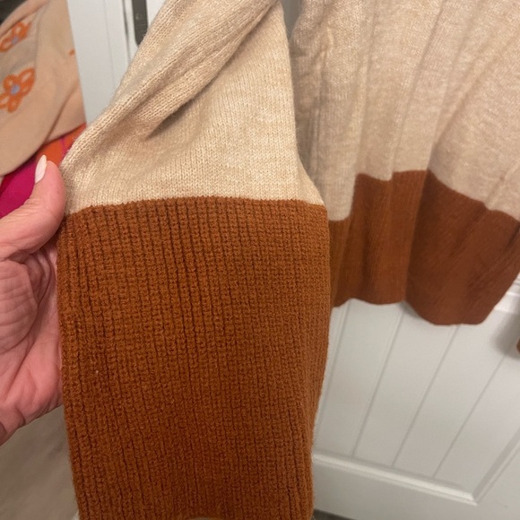 Women’s pullover tunic style sweater. Cream on top caramel on bottom. Size L - Picture 4 of 5